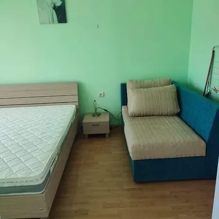 Golden Sands Apartment شقة *