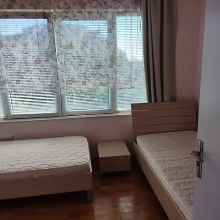 Golden Sands Apartment *